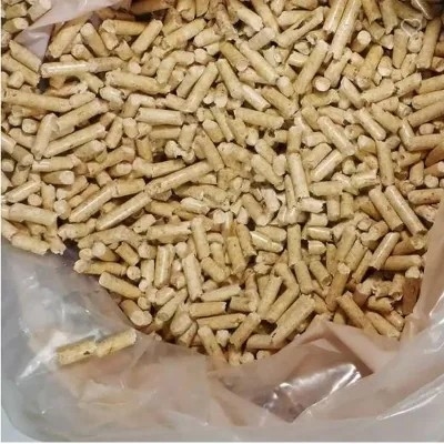 O combustível 100% da madeira da biomassa da serragem granula os sacos 15kg sobre a pureza de 85%