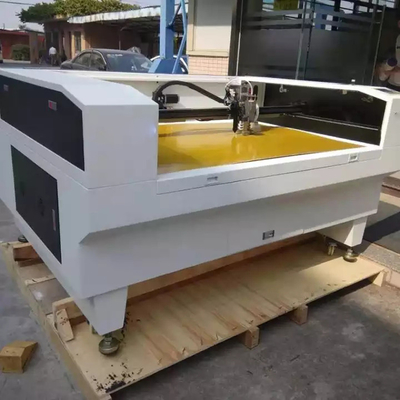 Colagem sem emenda do desenvolvimento de produtos da máquina de corte do laser da roupa do roupa interior