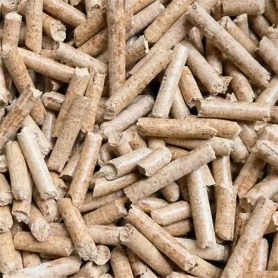 A madeira de pinho a favor do meio ambiente da biomassa do combustível contínuo granula 4600-5100Kcal/Kg