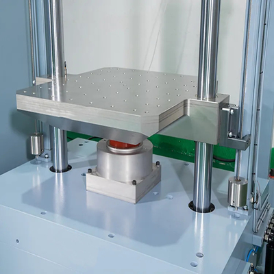 A máquina de testes mecânica da vibração do impacto usada para simula o ambiente do impacto