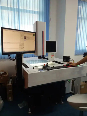O microcomputador controlou a máquina video da medida 3D usada para o laboratório